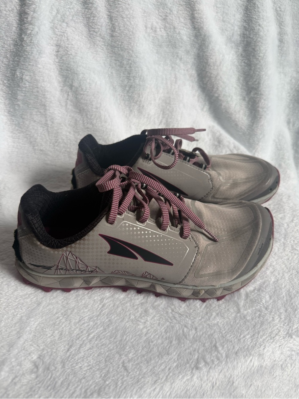 Women's Altra Superior 4.0 trail shoe